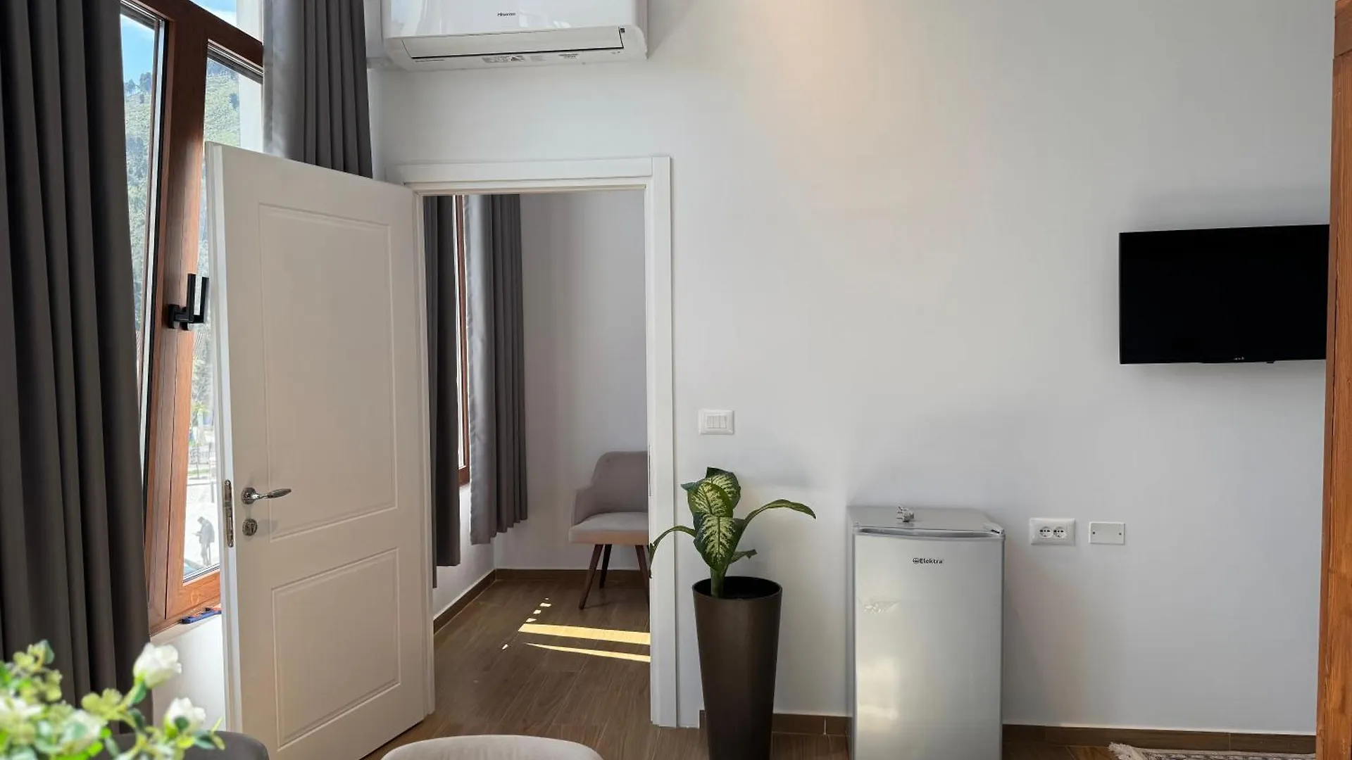 Es Duplex Rooms Μπεράτ 0*,